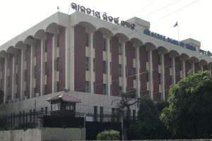 Savings accounts earn interest on balances, UPI wallets do not