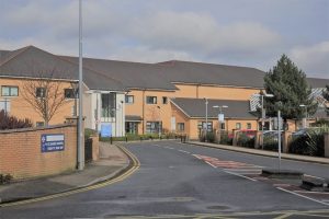 UK Emergency Room Delays Linked to 300 Weekly Deaths in NHS Report