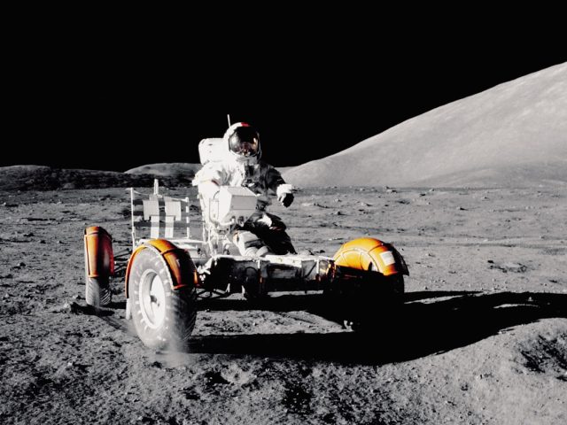 Engineers on Earth Spent 45 Days Freeing Mars Rock From Rover Arm Engineers on Earth Spent 45 Days Freeing Mars Rock From Rover Arm
