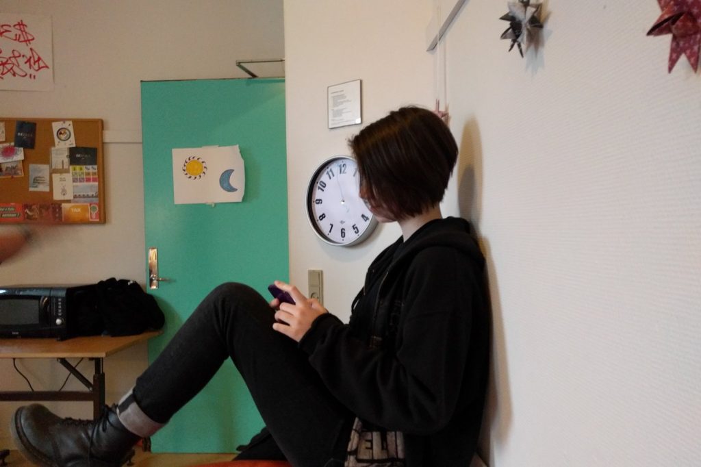 Social Media Upward Comparisons Fuel Teen Anxiety Study Finds