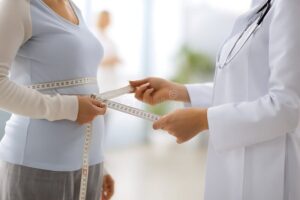 Abdominal Obesity Plus Vitamin D Deficiency Doubles Death Risk in Older Adults