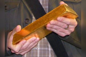 Gold Reserves and Central Bank Sales: Managing Deficits with Bullion