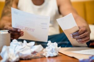 Debt survey finds men and women experience it differently