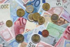 Family Loans Require Clear Terms to Avoid Relationship and Financial Risks